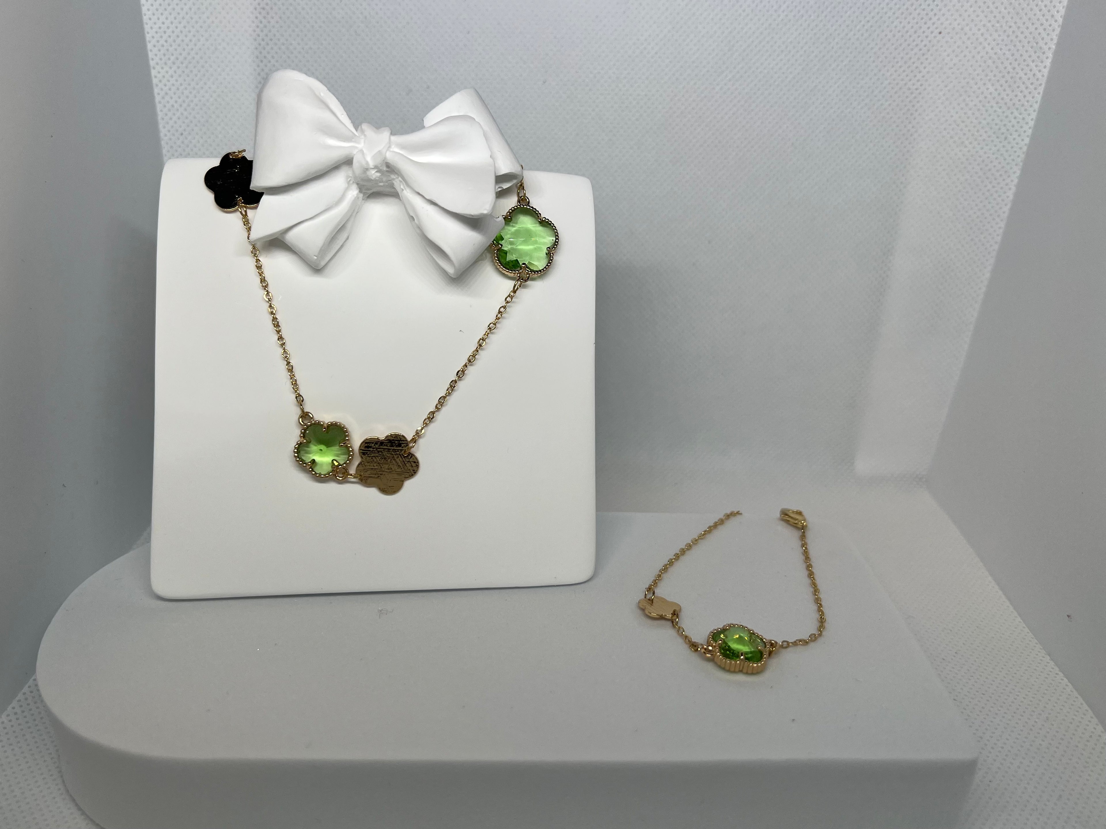 Set bloemen ketting en armband